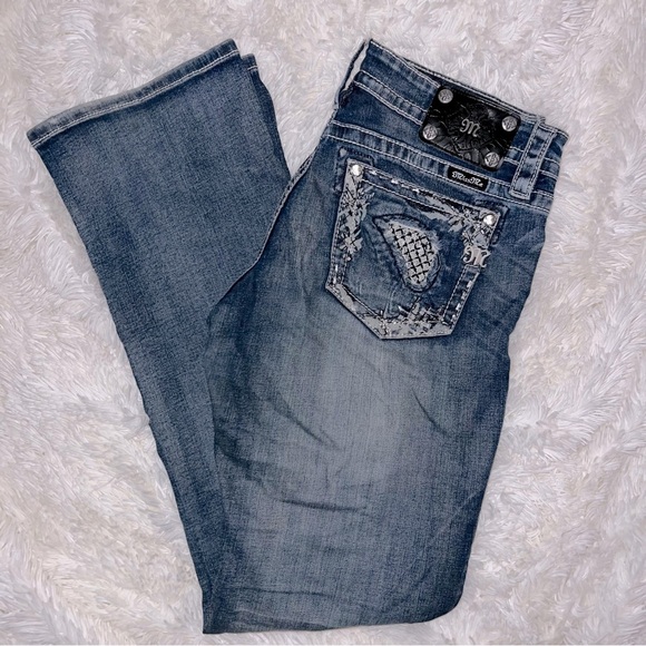 Miss Me Relaxed Fit Boot Cut Embroidered/Rhinestone Women’s Jeans Size 30 - Picture 1 of 10
